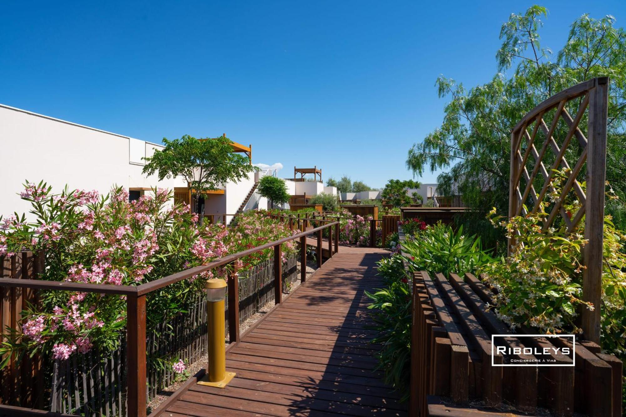 Villa T3 Climatisee En Residence Avec Piscine Vias Exterior foto